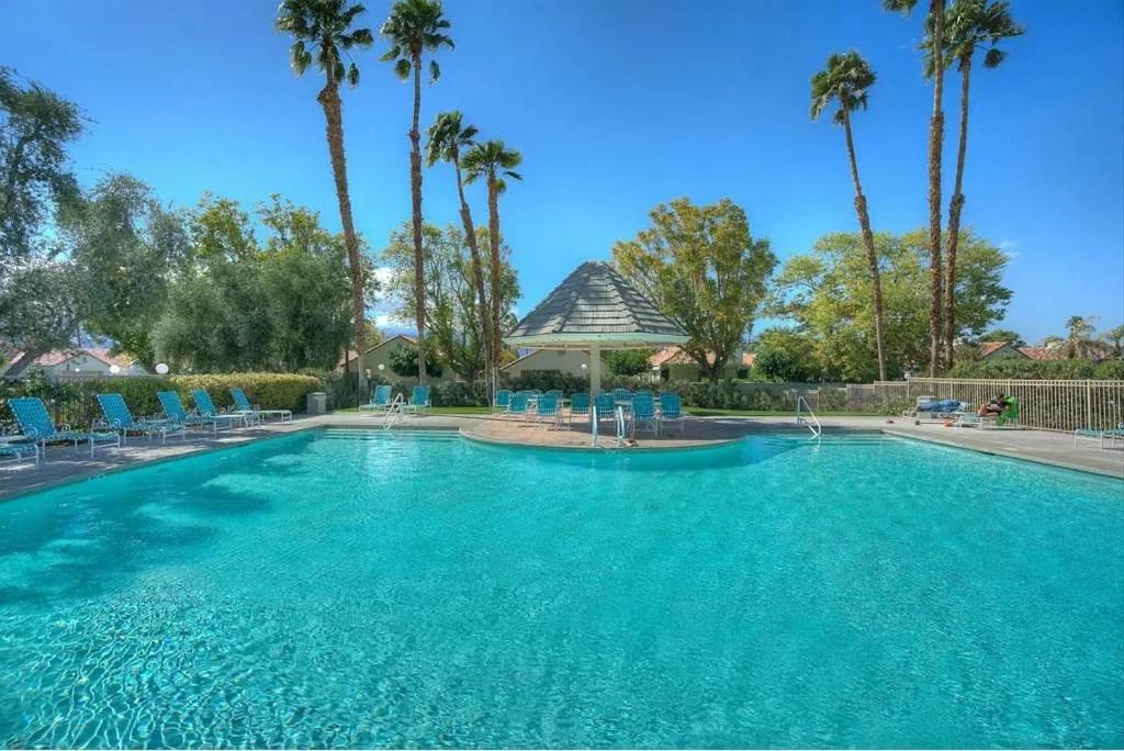 Desert Breezes Resort Palm Desert Exteriör bild