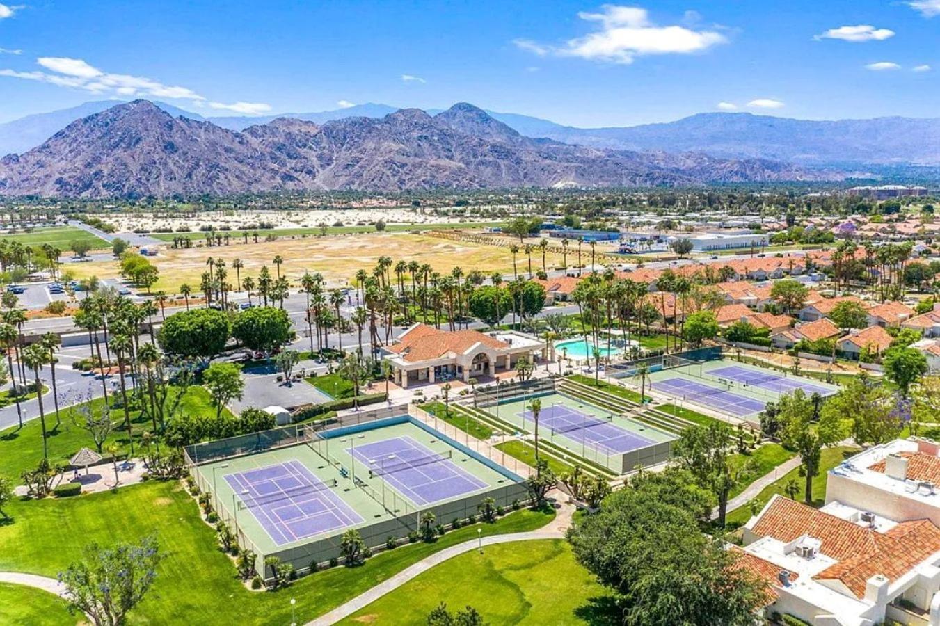 Desert Breezes Resort Palm Desert Exteriör bild